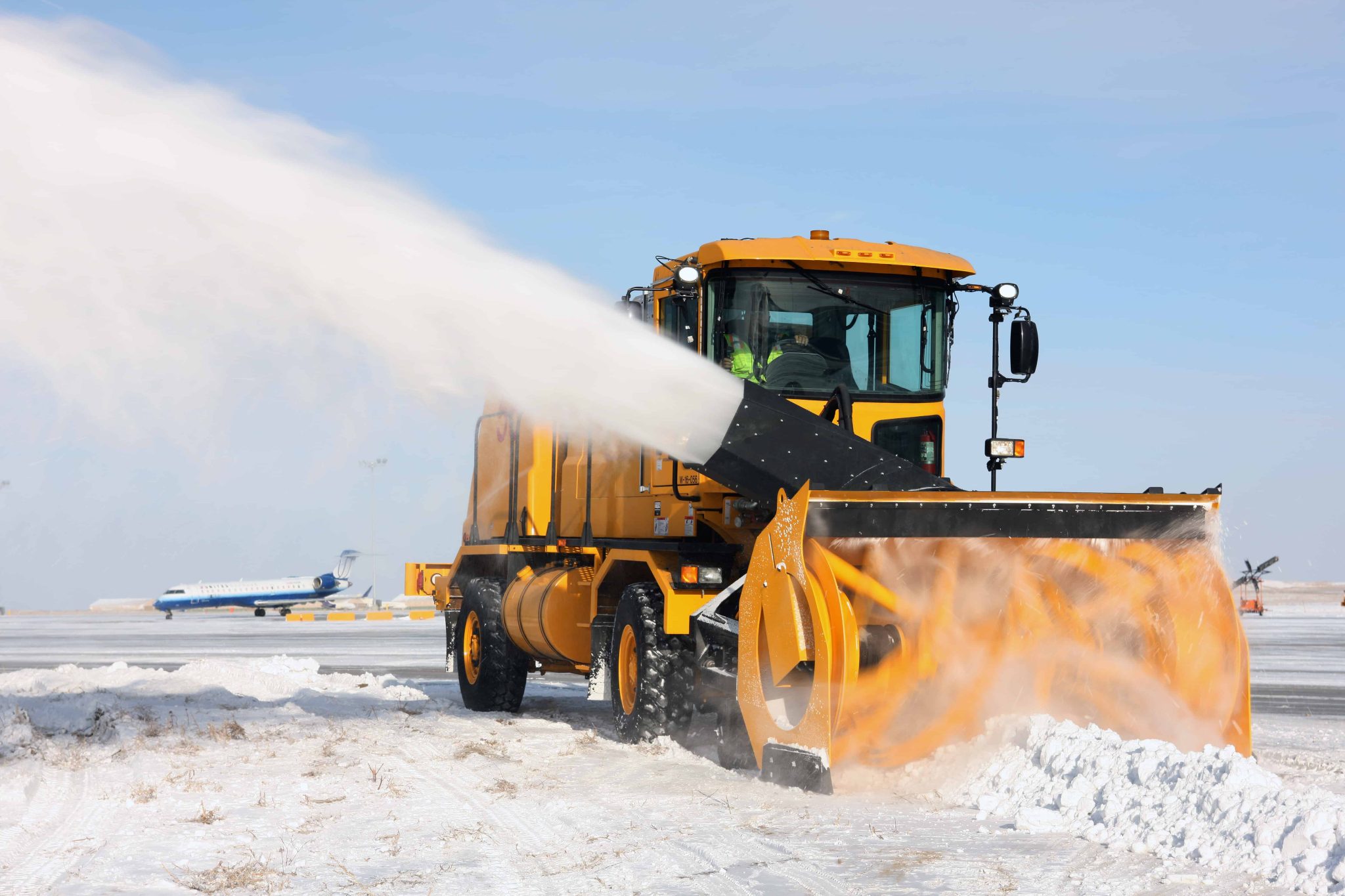 Oshkosh Trucks – The Leader in Airport Snow Removal – Tracey Road Equipment