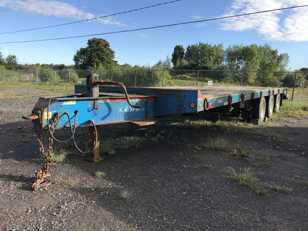 Front view of a Felling flatbed trailer parked in a lot.